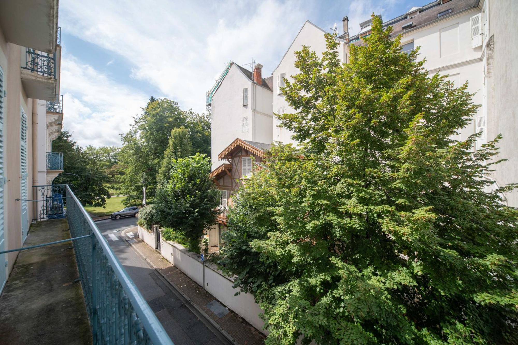 Residence Serbie - Appartements Design Et Climatises En Centre Ville Vichy Exterior photo