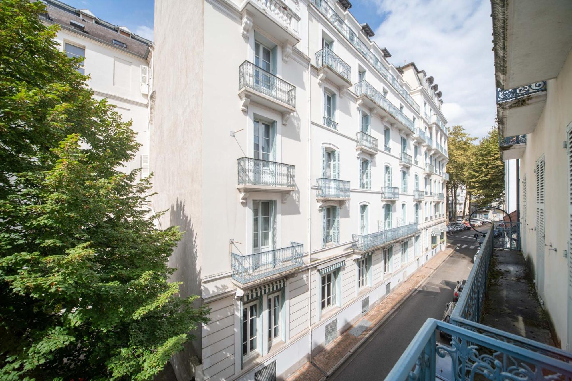 Residence Serbie - Appartements Design Et Climatises En Centre Ville Vichy Exterior photo