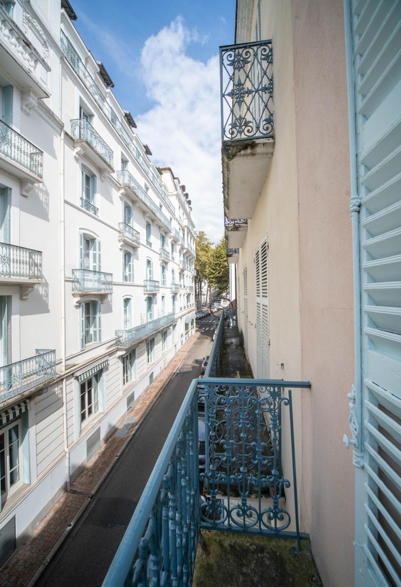 Residence Serbie - Appartements Design Et Climatises En Centre Ville Vichy Exterior photo