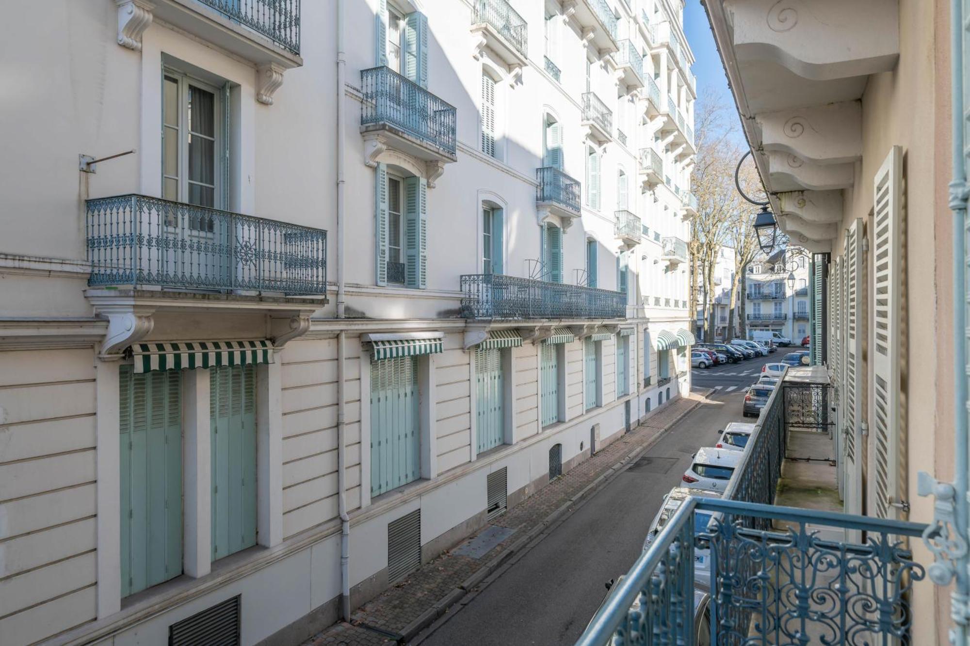 Residence Serbie - Appartements Design Et Climatises En Centre Ville Vichy Exterior photo